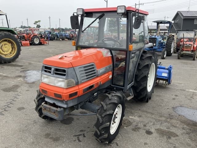 Tractor — Auction (lot 8451-1061)