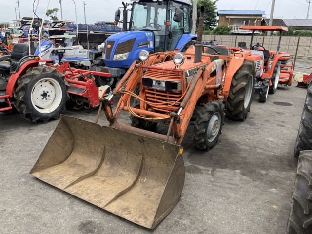 Tractor — Auction (lot 8451-1062)