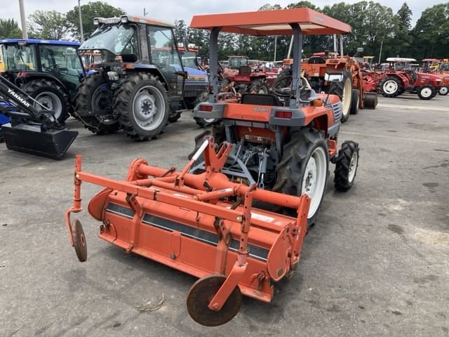 Tractor — Auction (lot 8451-1071)