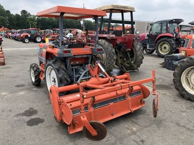 Tractor — Auction (lot 8451-1071)