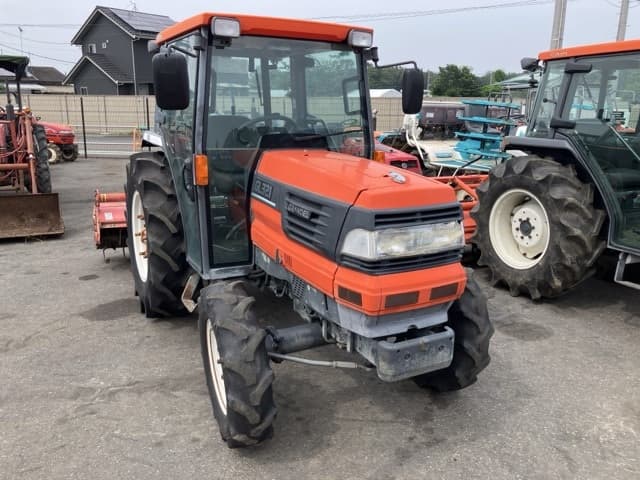 Tractor — Auction (lot 8451-1072)