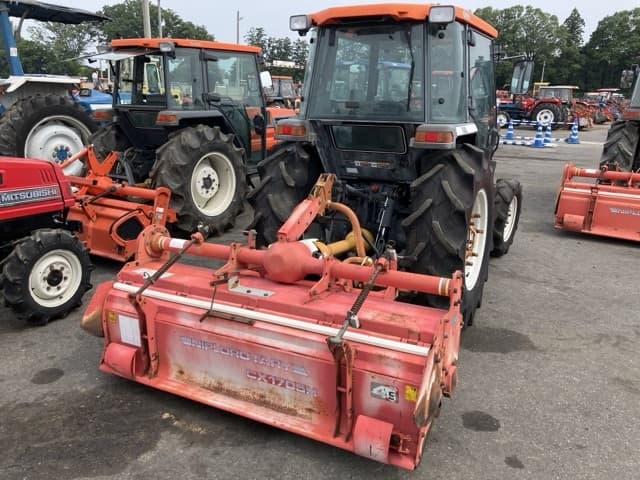 Tractor — Auction (lot 8451-1072)
