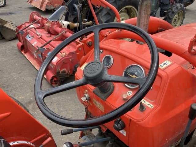 Tractor — Auction (lot 8451-1074)