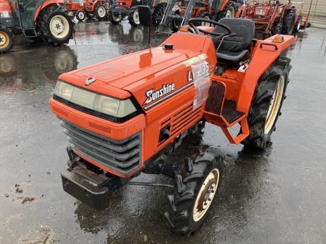 Tractor — Auction (lot 8451-1075)