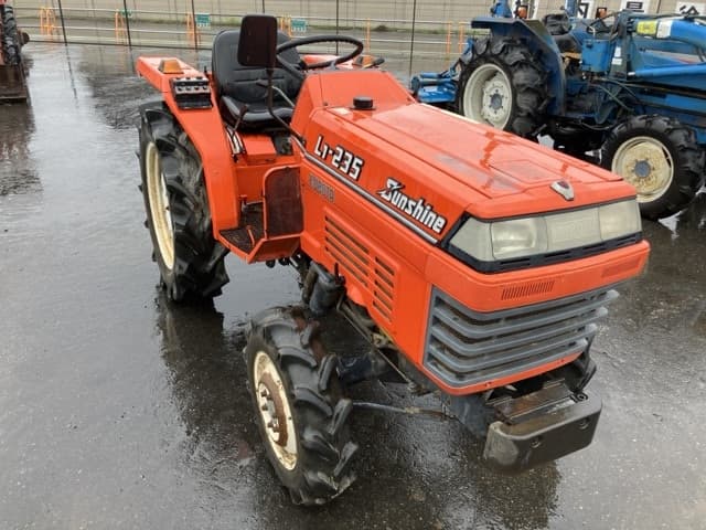 Tractor — Auction (lot 8451-1075)