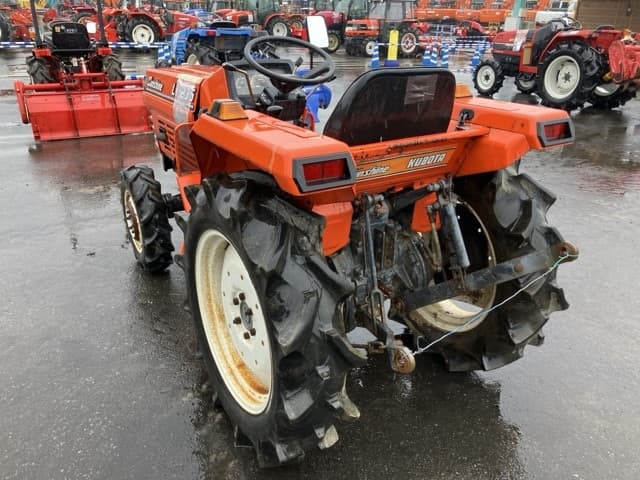 Tractor — Auction (lot 8451-1075)