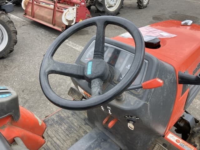 Tractor — Auction (lot 8451-1078)