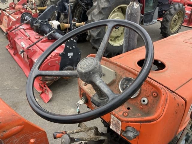 Tractor — Auction (lot 8451-1081)