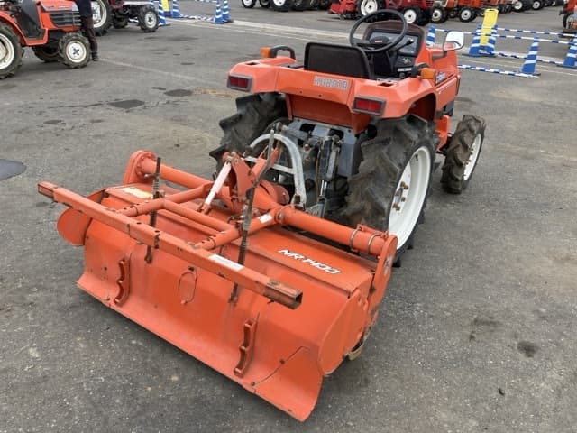 Tractor — Auction (lot 8451-1087)