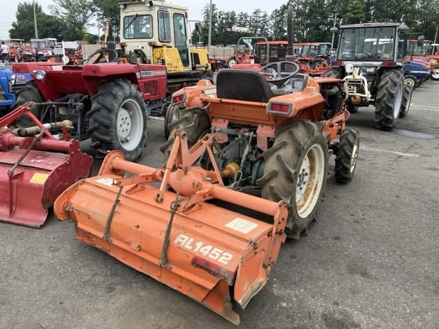 Tractor — Auction (lot 8451-1089)