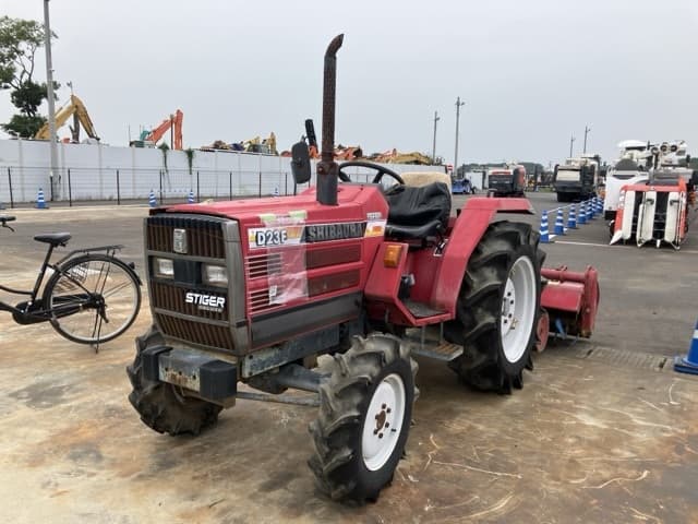 Tractor — Auction (lot 8451-1101)