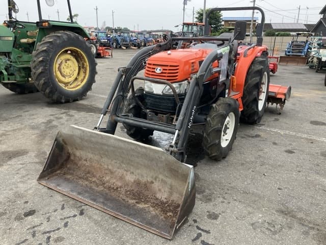 Tractor — Auction (lot 8451-1103)