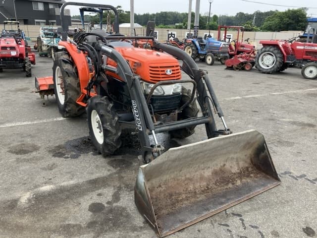 Tractor — Auction (lot 8451-1103)
