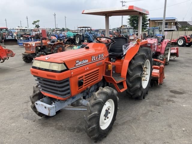 Tractor — Auction (lot 8451-1104)