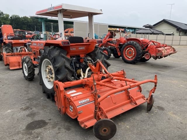 Tractor — Auction (lot 8451-1104)