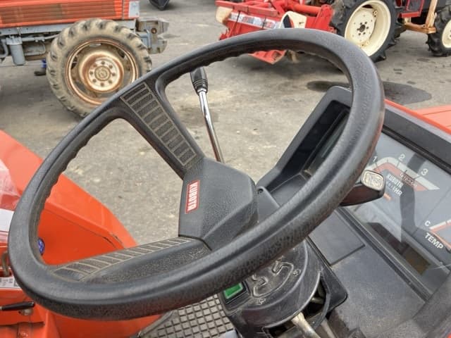 Tractor — Auction (lot 8451-1104)