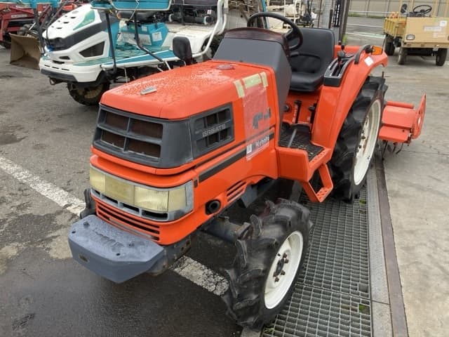 Tractor — Auction (lot 8451-1108)