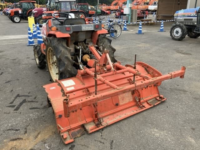 Tractor — Auction (lot 8451-1115)