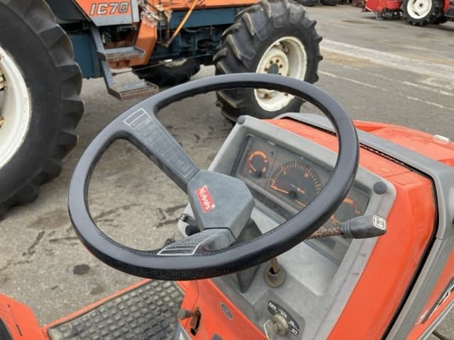 Tractor — Auction (lot 8451-1115)