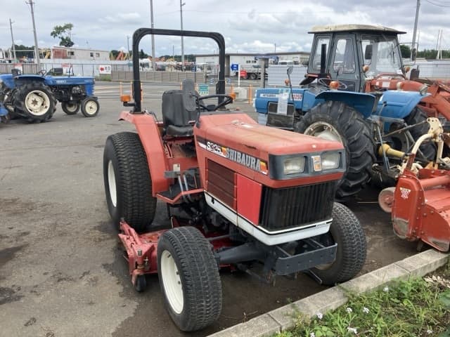 Tractor — Auction (lot 8451-1117)