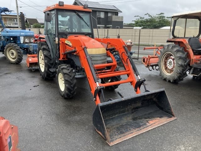 Tractor — Auction (lot 8451-1126)