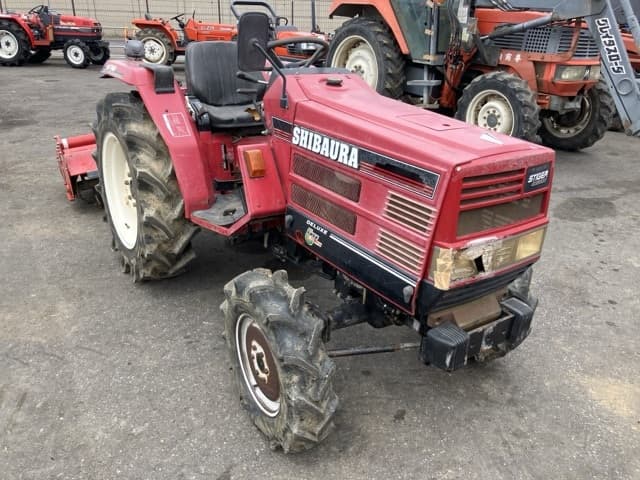 Tractor — Auction (lot 8451-1127)