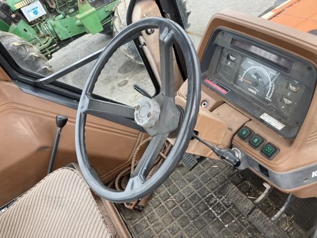 Tractor — Auction (lot 8451-1140)