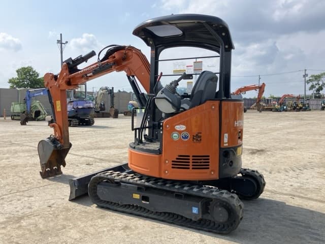 MINI EXCAVATOR — Auction (lot 8451-116)