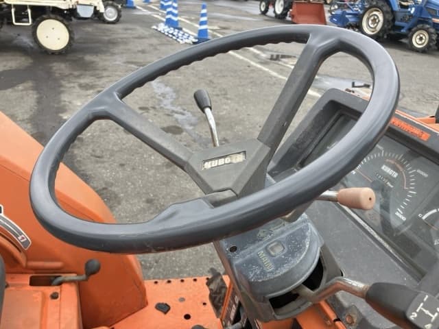 Tractor — Auction (lot 8451-1165)