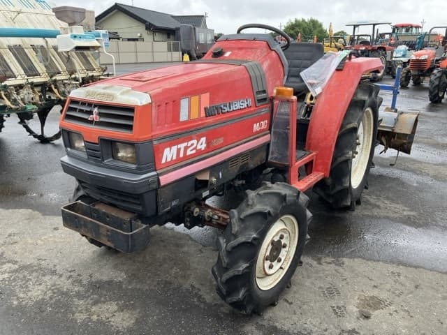 Tractor — Auction (lot 8451-1181)