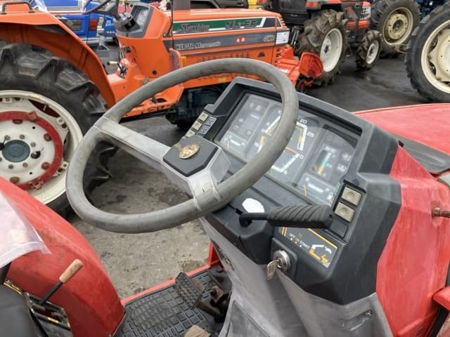 Tractor — Auction (lot 8451-1181)