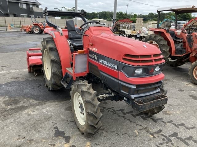 Tractor — Auction (lot 8451-1182)