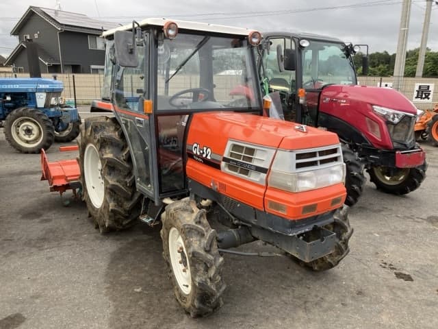 Tractor — Auction (lot 8451-1185)