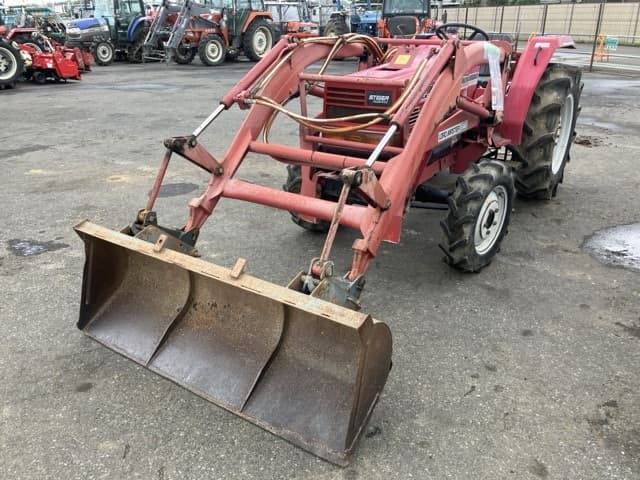 Tractor — Auction (lot 8451-1192)