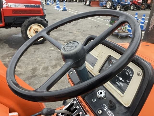 Tractor — Auction (lot 8451-1198)