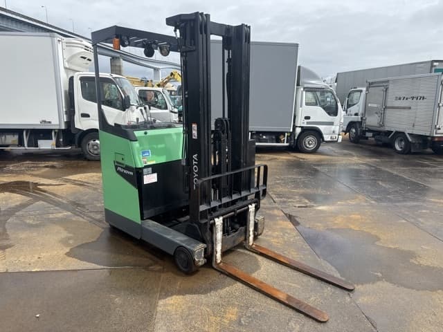 Reach Forklift — Auction (lot 8451-12003)
