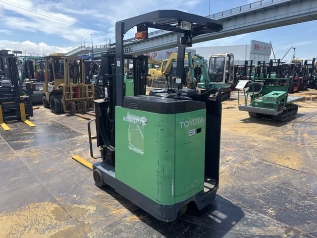 Reach Forklift — Auction (lot 8451-12007)