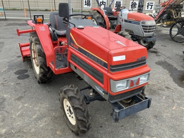Tractor — Auction (lot 8451-1201)