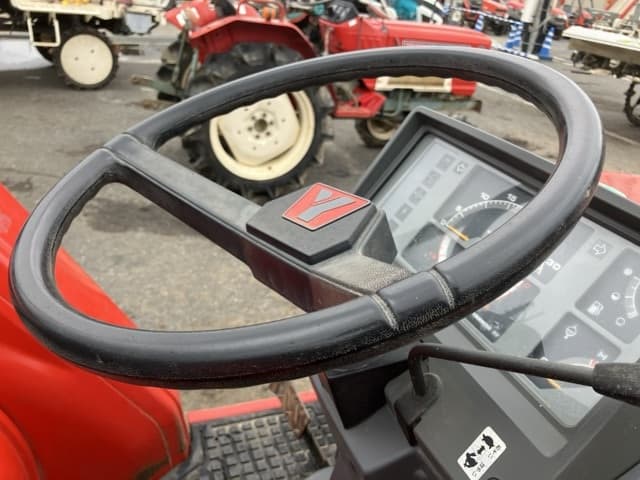 Tractor — Auction (lot 8451-1201)
