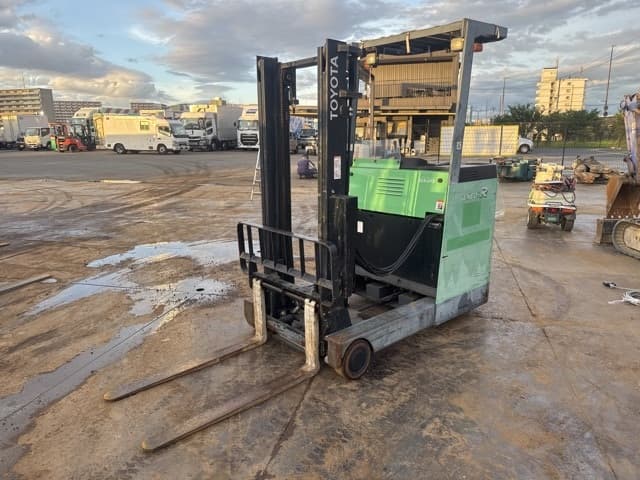 Reach Forklift — Auction (lot 8451-12015)
