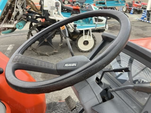 Tractor — Auction (lot 8451-1211)