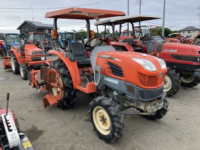 Tractor — Auction (lot 8451-1213)