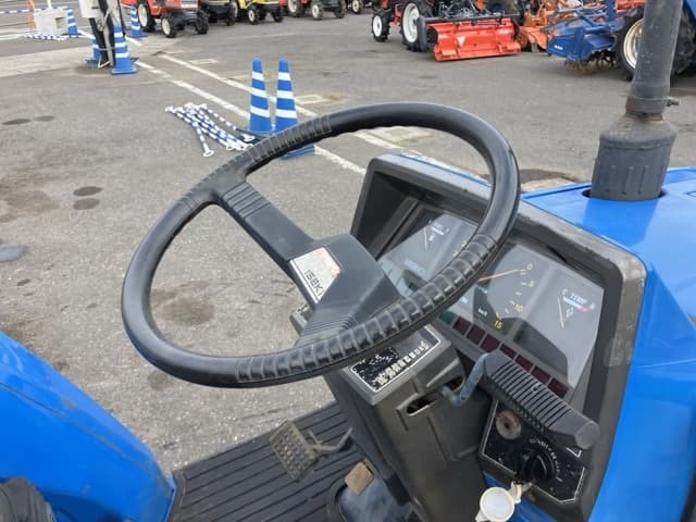 Tractor — Auction (lot 8451-1216)