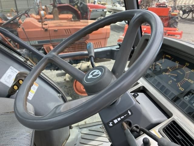 Tractor — Auction (lot 8451-1220)