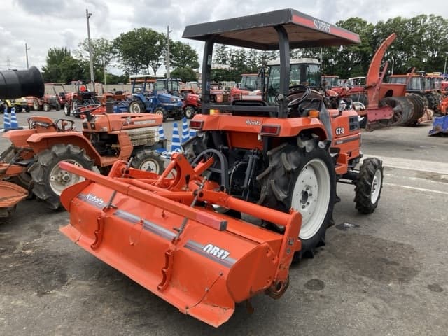 Tractor — Auction (lot 8451-1221)