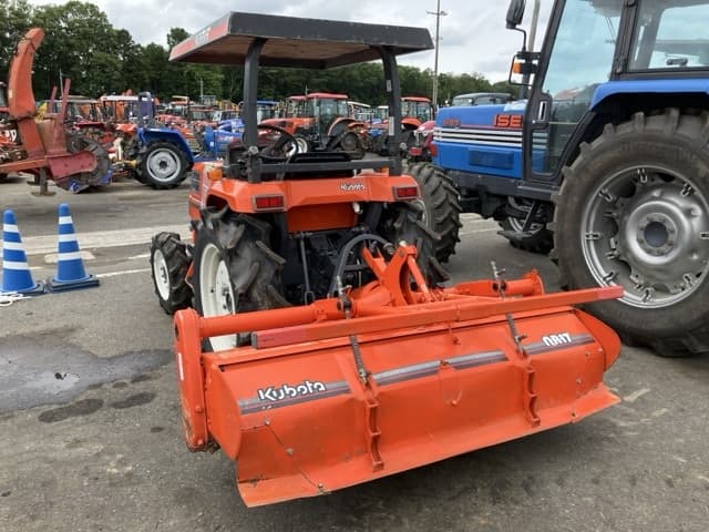 Tractor — Auction (lot 8451-1221)