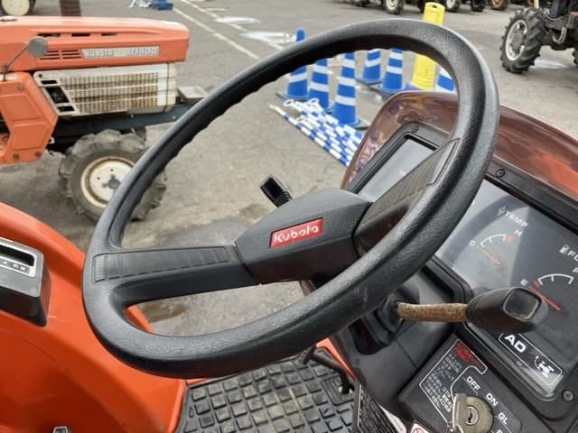 Tractor — Auction (lot 8451-1221)