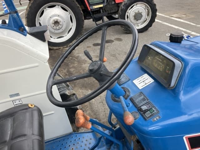 Tractor — Auction (lot 8451-1225)