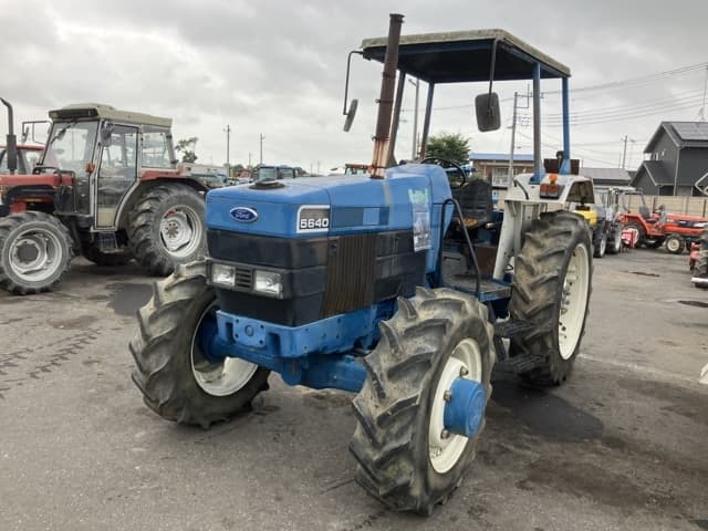 Tractor — Auction (lot 8451-1229)