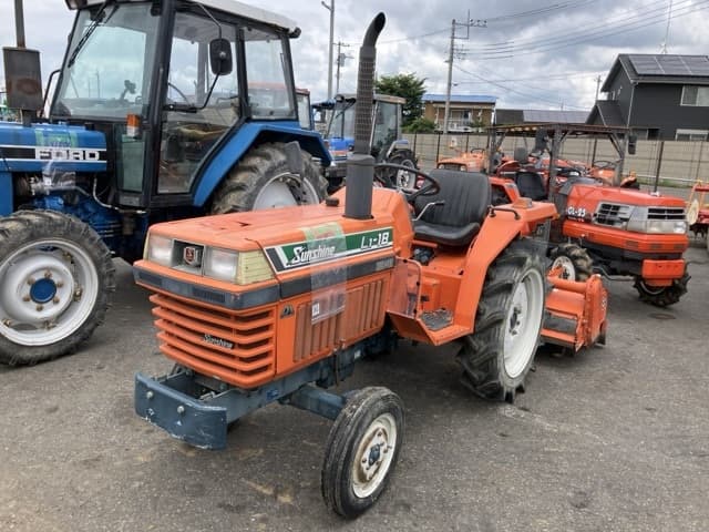 Tractor — Auction (lot 8451-1230)